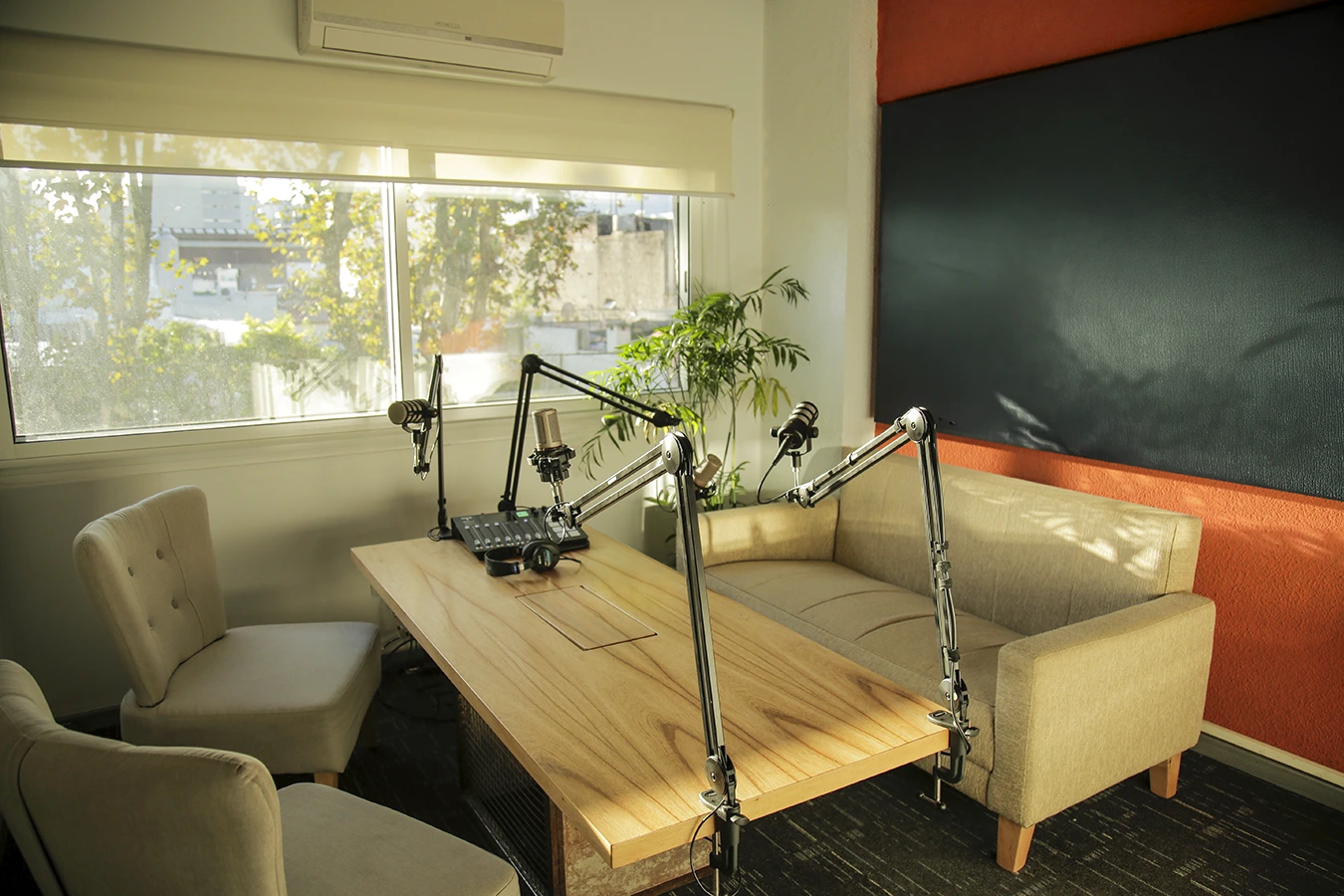 Studio On-Location Set Audiovisual